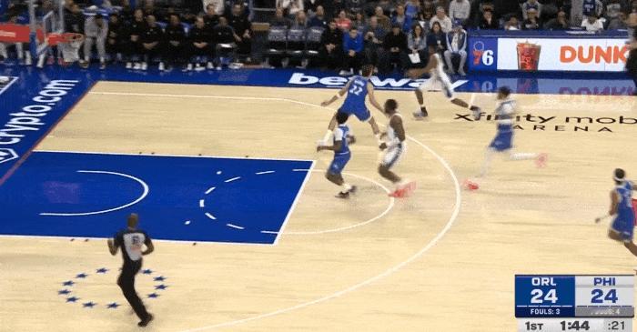 火力全开！马克西：我才是真正的西帝！
在今天NBA季前赛费城与魔术的首节比赛中，