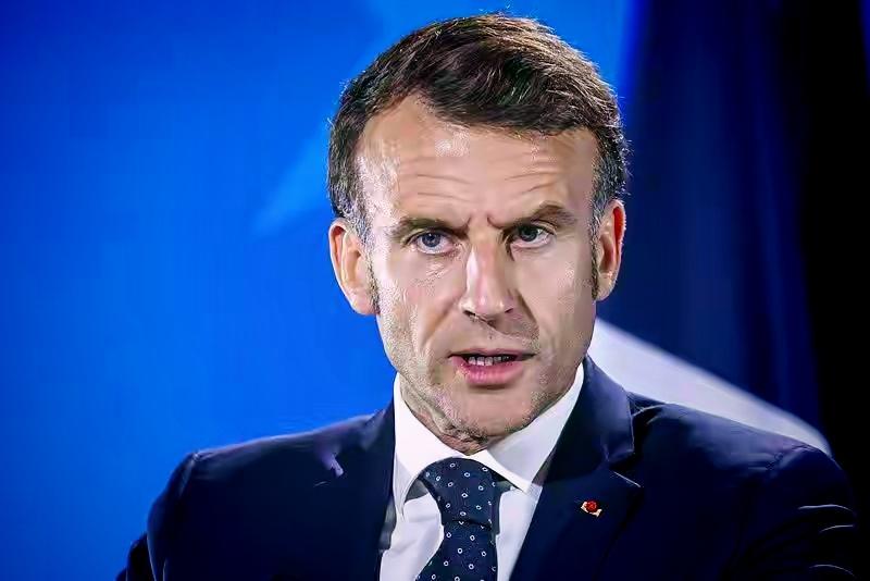 马克龙半夜发推：别炸老百姓的水和电了

法国总统马克龙这回是真坐不住了。

19