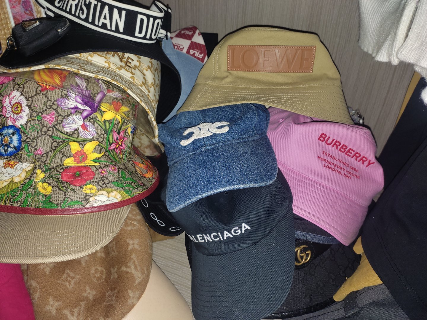 有没有救我，👒要怎么放，我一堆丢橱里，被菲妈骂惨了。 ​​​