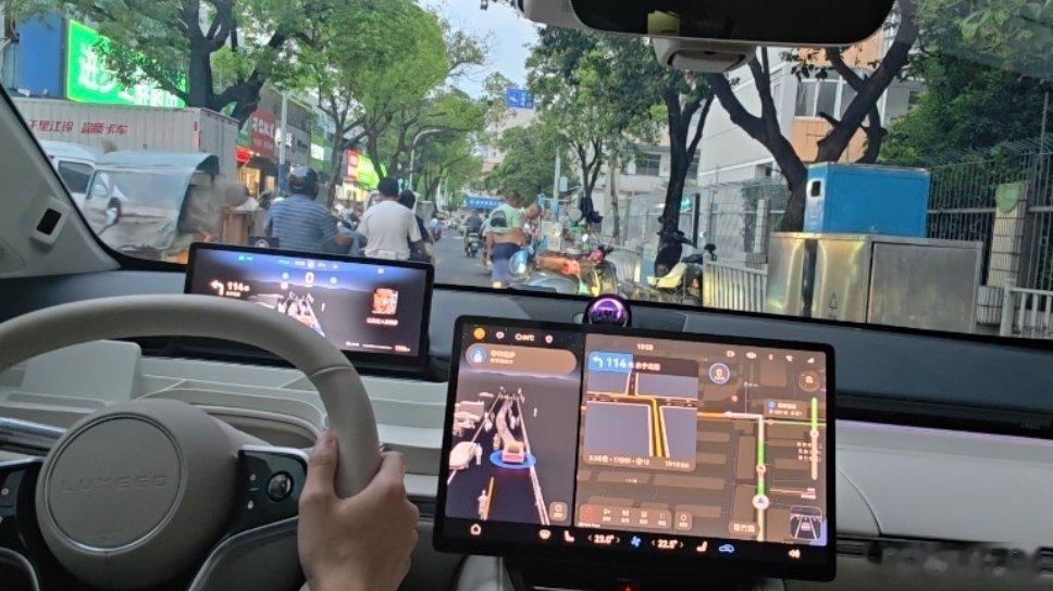 当遇到这样的路况，盲猜一下ADS3.3.2要接管几次？大包的智界r7 ​​​