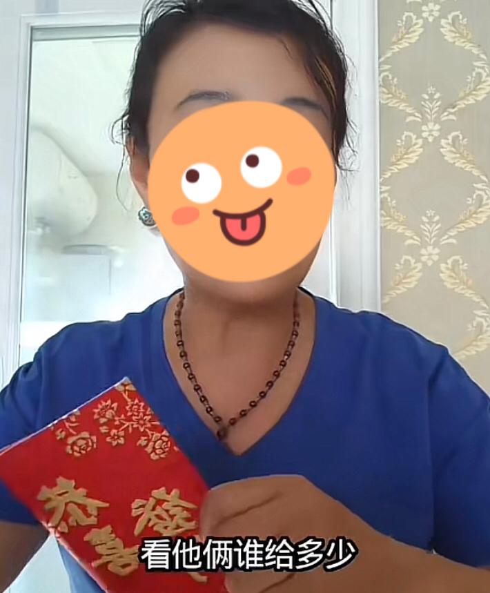 当你拿女儿和儿媳妇对比的那一刻，我都觉得女儿给你的红包都给多了。刷到一位网友对比