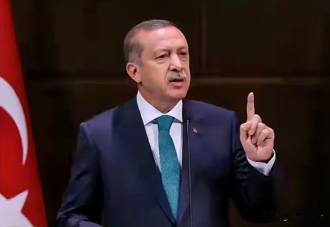 美国认怂了！
 
据央视12月24号消息，美国刚刚以缺少专业人员为由，放弃此前高