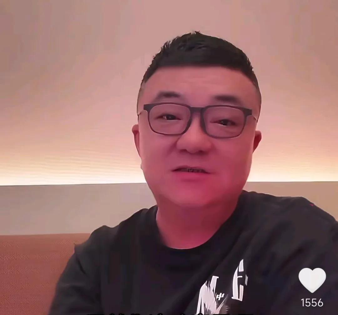 解说员董路在直播间爆了一个料。
他表示，郑智很有可能在接下来作为主教练执教中超球