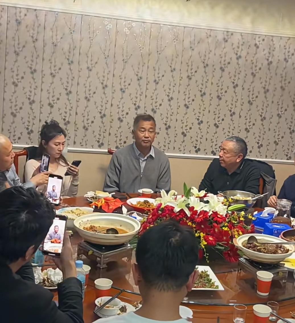 沈巍安徽行结束，在饭桌上总结陈词，圆满完成。

沈巍说：“因为福建行的缘故，再加