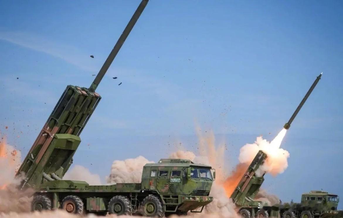 从今天起，我们必须绷紧一根弦——做好台湾随时回归祖国怀抱的心理准备！因为此刻，这