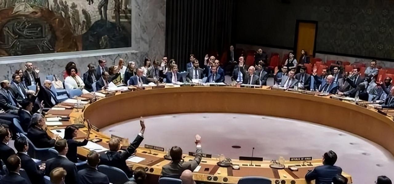 如果联合国解散了，一大批具有寄生属性的国家就会失去稳定的经济来源。同时又因失去国