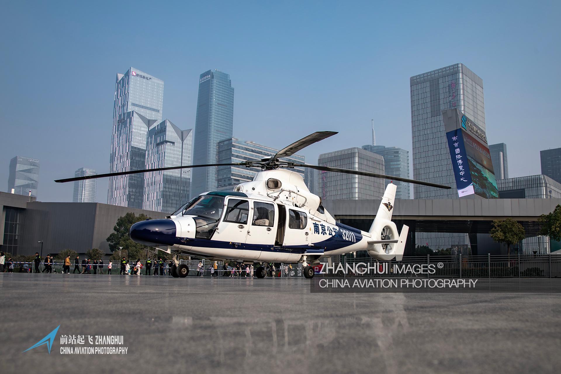 让我看看哪个城市的警营开放日真么酷？原来是南京啊！ ​​​