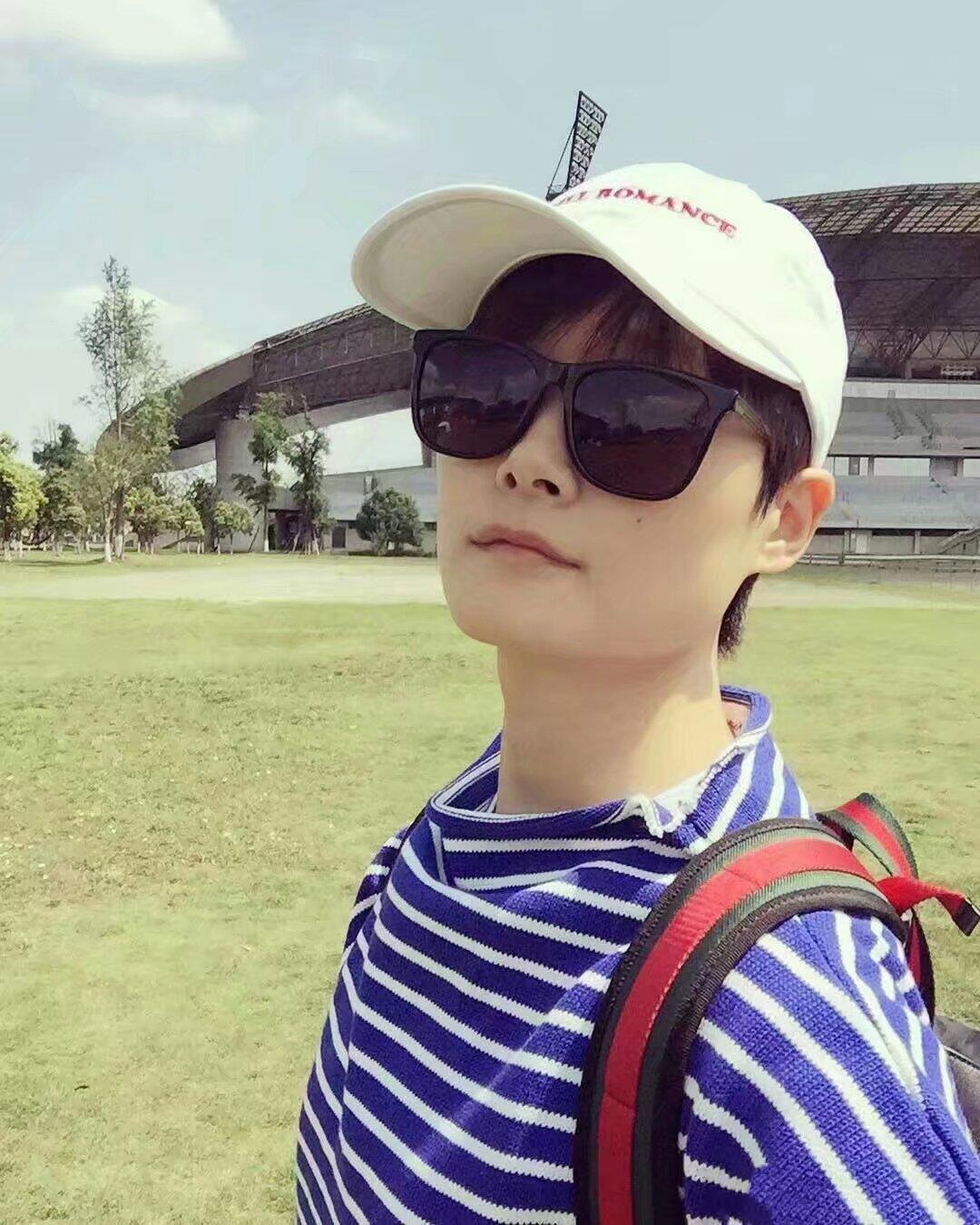 念旧是我的问题。我好想你