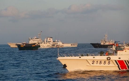 外交部发言人回应南海相关问题指出，仙宾礁是中国南沙群岛的一部分，中方对其拥有无可