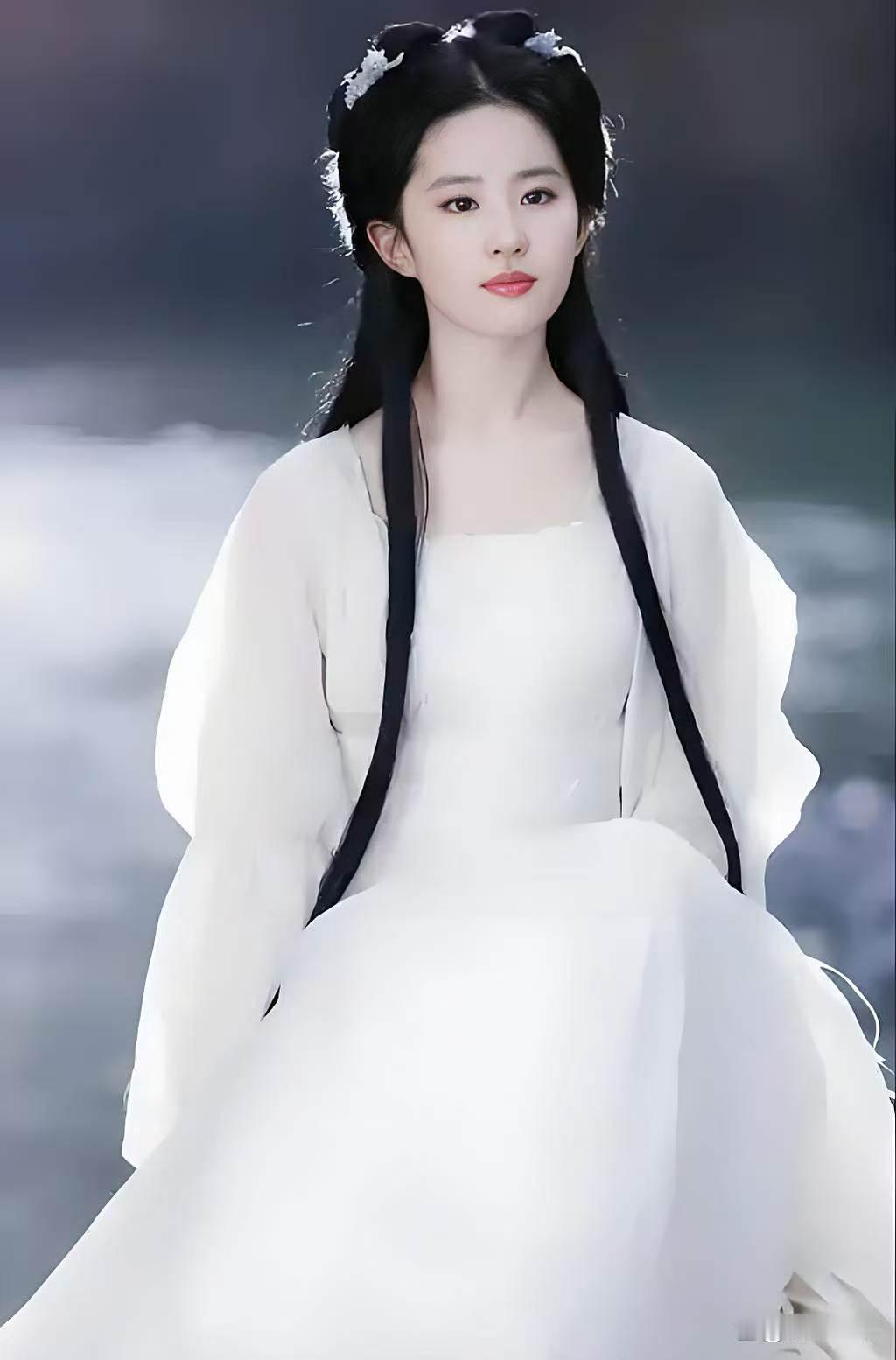 你觉得刘亦菲好看吗 刘亦菲那颜值，简直就像夜空中最亮的星，必须好看啊！不愧被大家