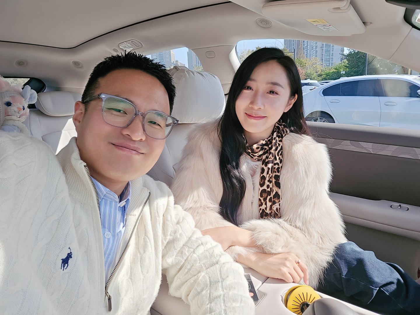 拿下美少女一手车一台她说：原版原漆，随车附赠原味头枕（但是我偷偷给拿走了）车放东