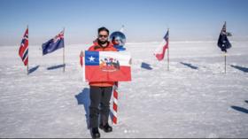 智利总统和国防部长在历史性的南极之旅中访问了美国基地



智利总统加布里埃尔·