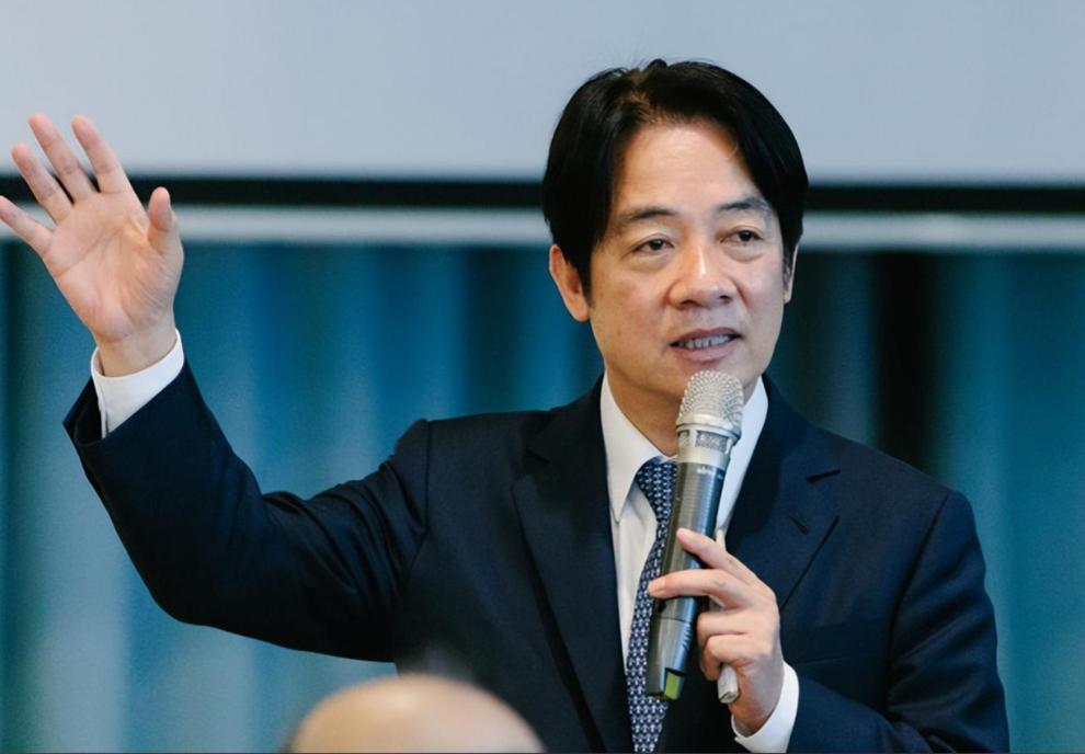 赖清德近期以“偷渡式”方式窜访斯威士兰，全程操作狼狈，不仅未取得任何“外交成果”