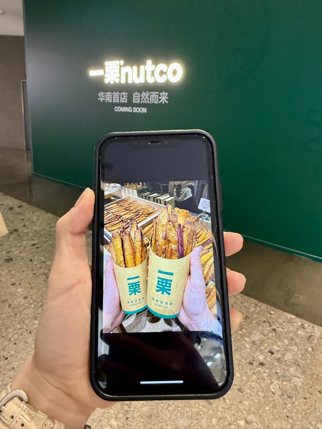 深圳万象天地地铁口惊现神秘围挡！
