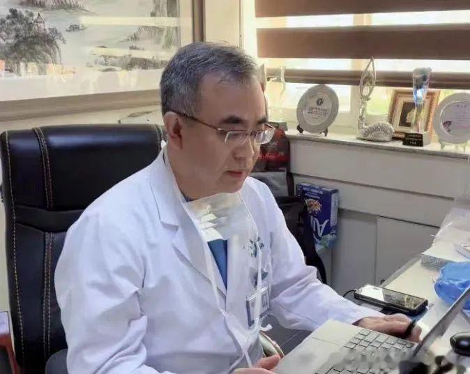 很多朋友就来问我，这个肺实性结节、磨玻璃结节、纯磨玻璃结节、混合磨玻璃结节，哪个