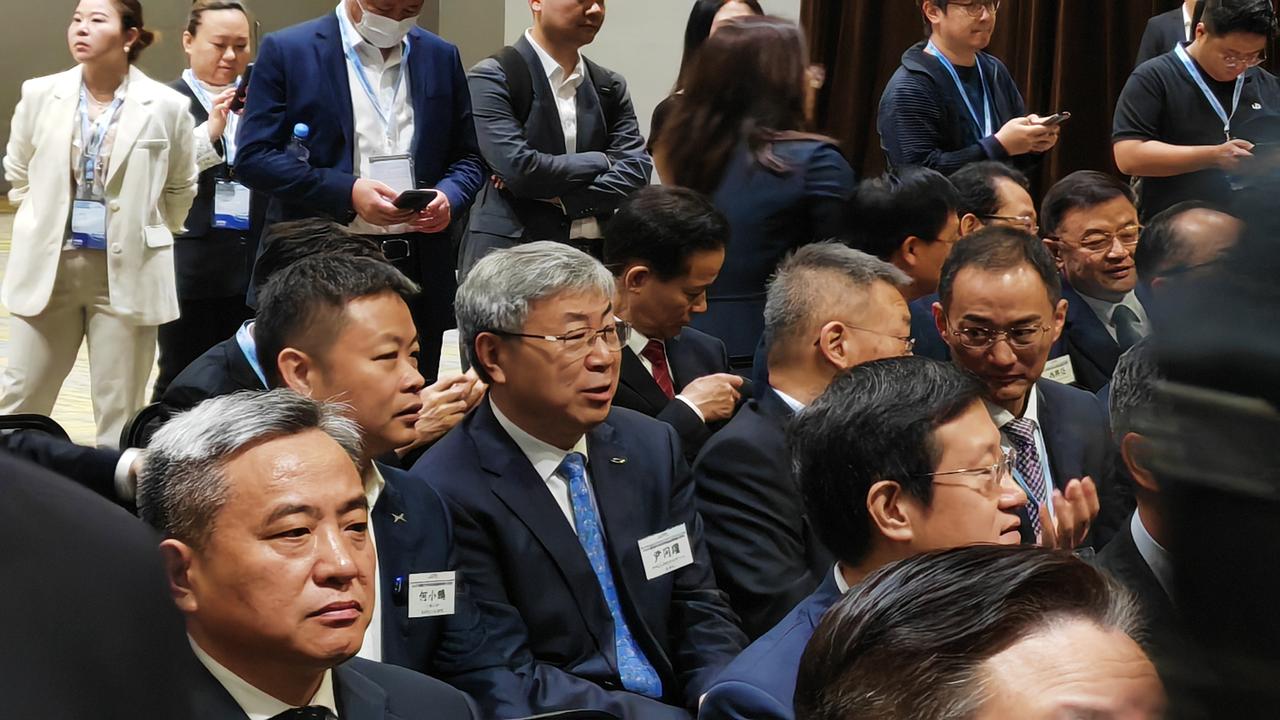 来参加香港车展的开幕式了
到场的车企大佬还挺多的
数数你认识几个？

据说，这次