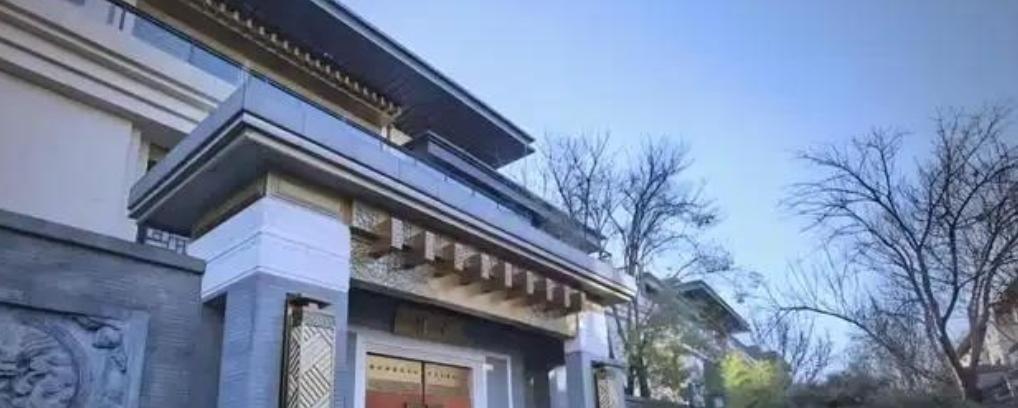 他15岁考上大学，31岁当老板，57岁那年，自己创办了30年的公司发了一纸公告，