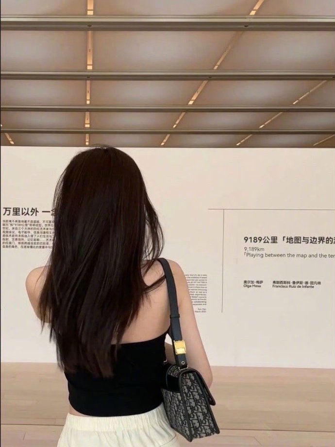 以前喜欢好看的，现在喜欢身边关系不乱的。 