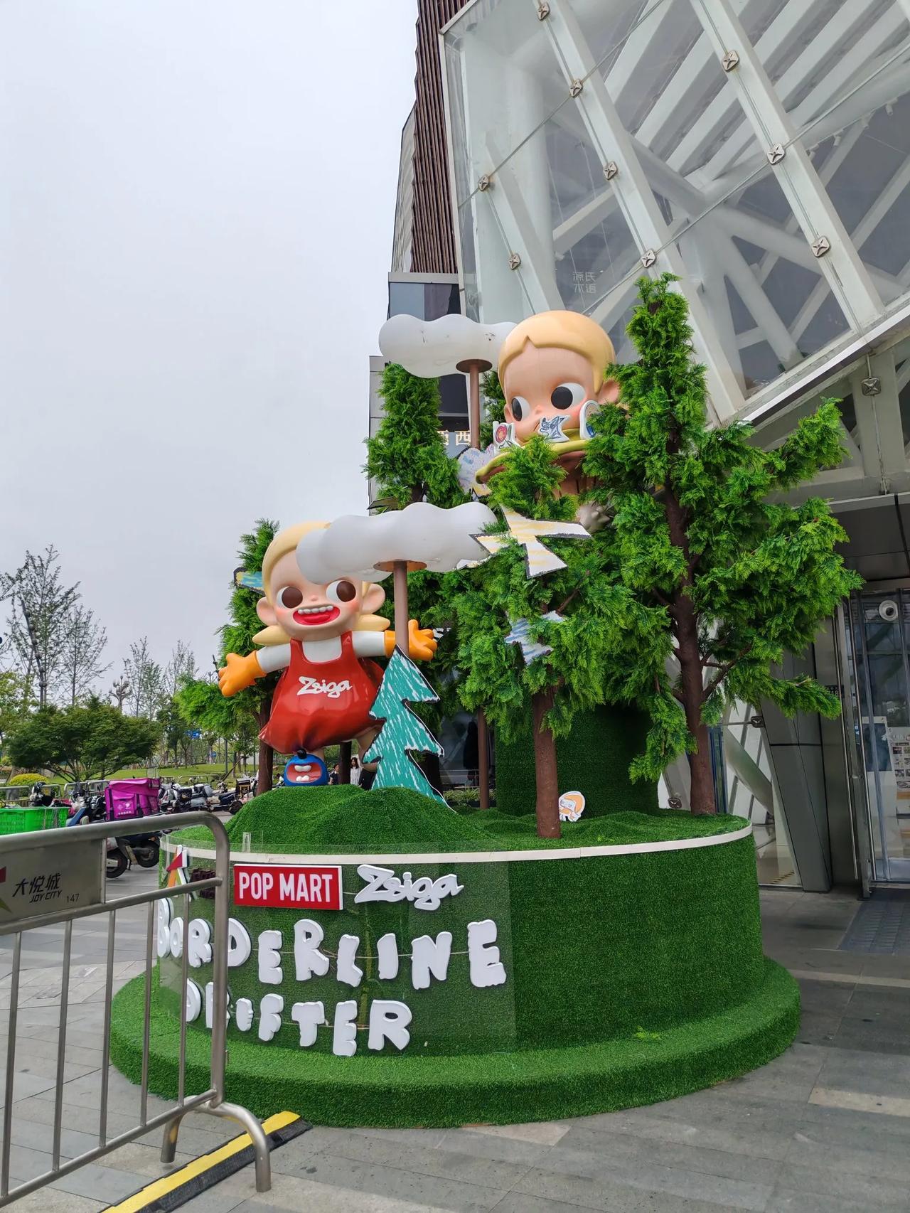 被我撞上了！
泡泡玛特Zsiga全国首展居然在武汉
今天偶然来到这里，撞上Zsi