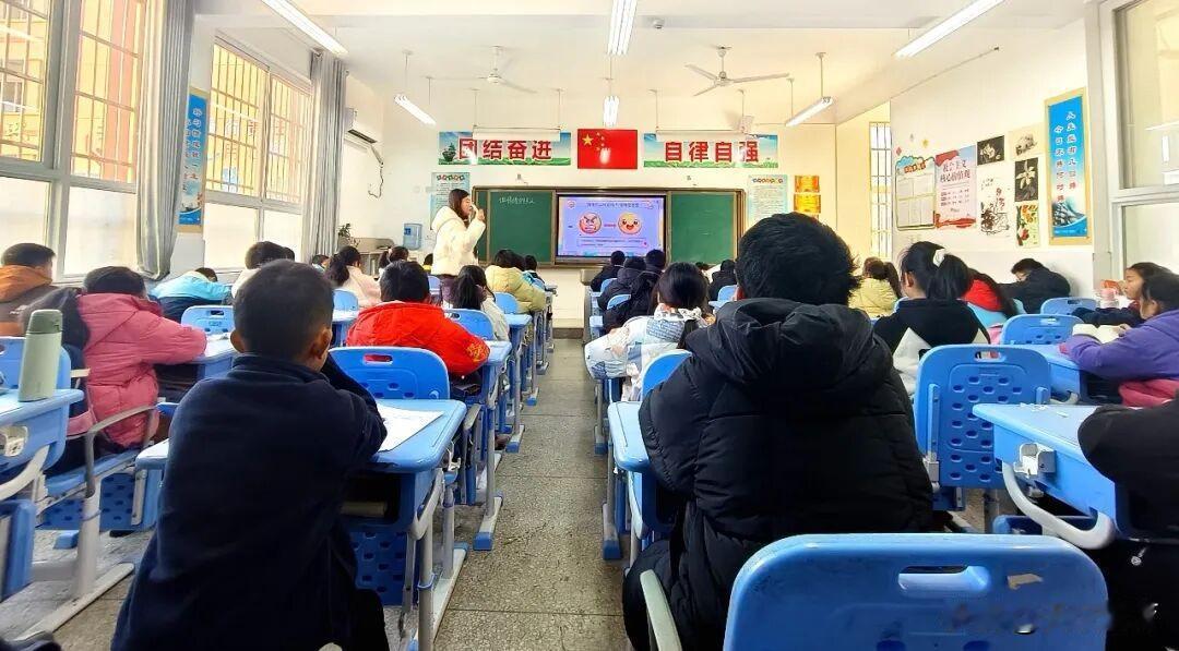 近日，汉中市南郑区青少年心理健康服务中心组织的教师课堂教学专业能力提升系列活动圆