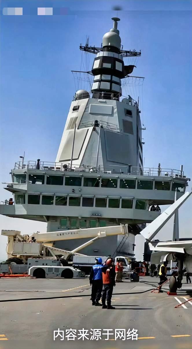 亚洲最强，能称得上超级航母就属东大的003型电磁弹射航母“福建舰”。
吨位最大: