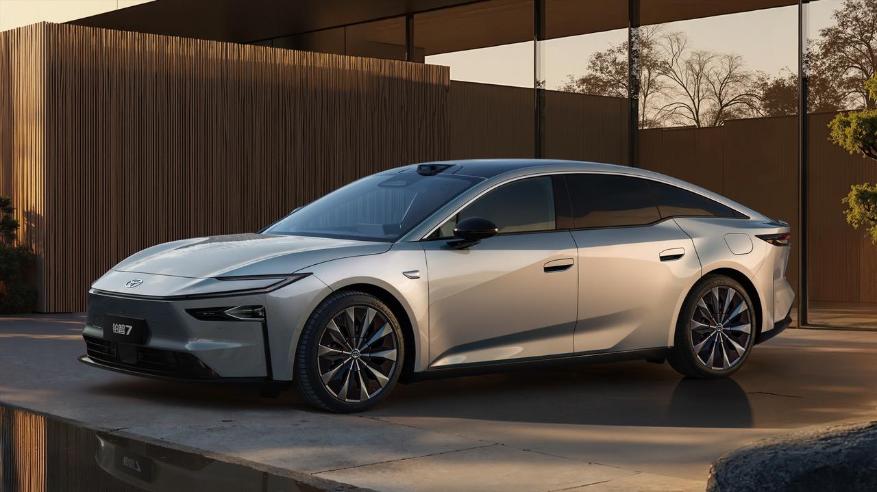 广汽丰田正在用产品说话：真正的“油电同强”，不是营销话术，而是同时把燃油车和电动