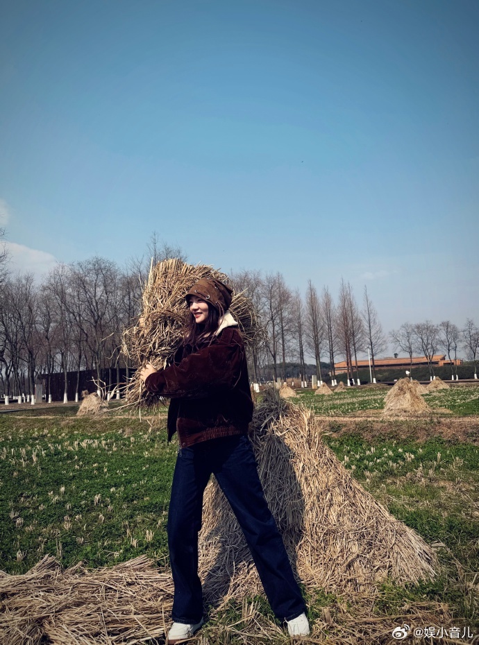 任敏探头那一下谁看了这段不迷糊啊兄弟萌，完全邻家女孩来的任敏扛住行车记录仪镜头