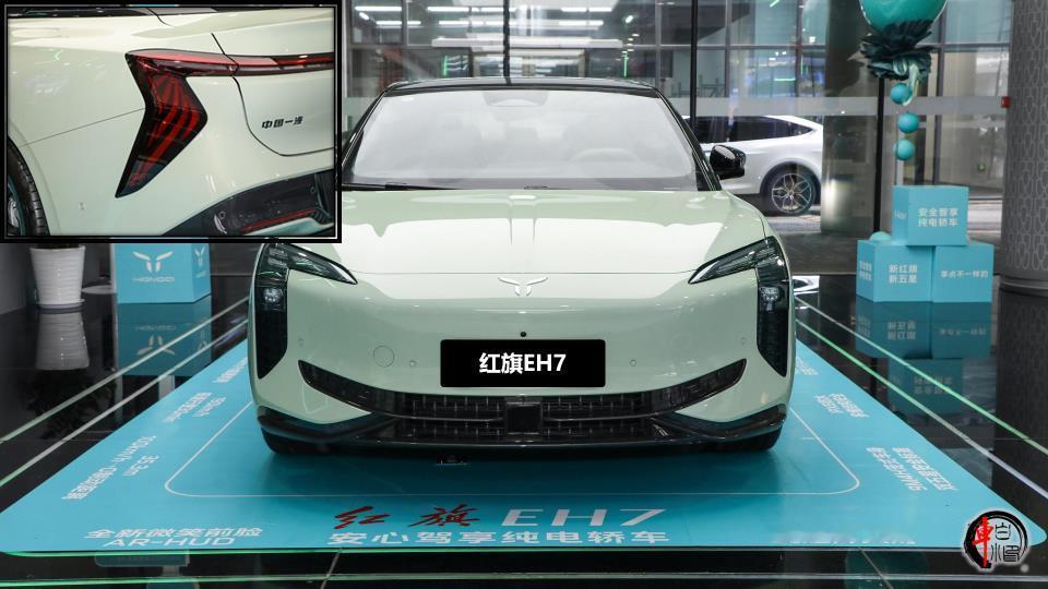#红旗EH7纯电续航800km+#
红旗品牌全新纯电车型EH7亮相，外观内饰焕然