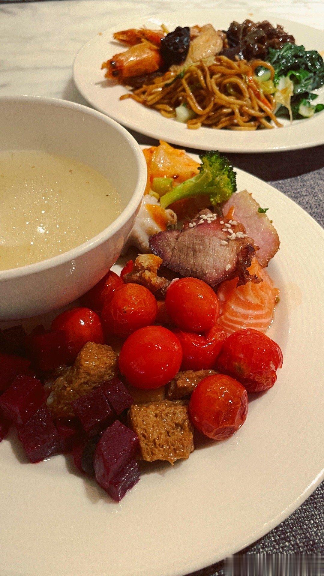 #男生高考695分称偶像是韦神# 查完分去酒店吃一顿自助餐！ ​​​