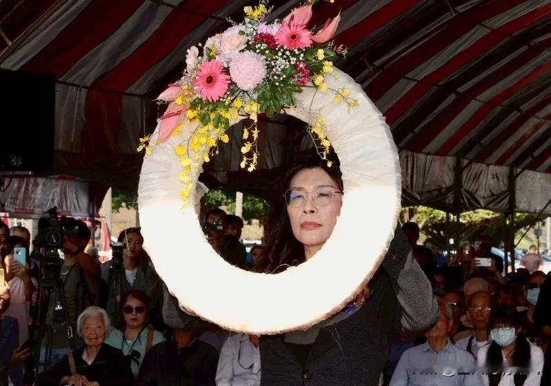 国民党主席郑丽文今下午出席1950年代白色恐怖秋祭追思慰灵大会，但传该活动也会纪