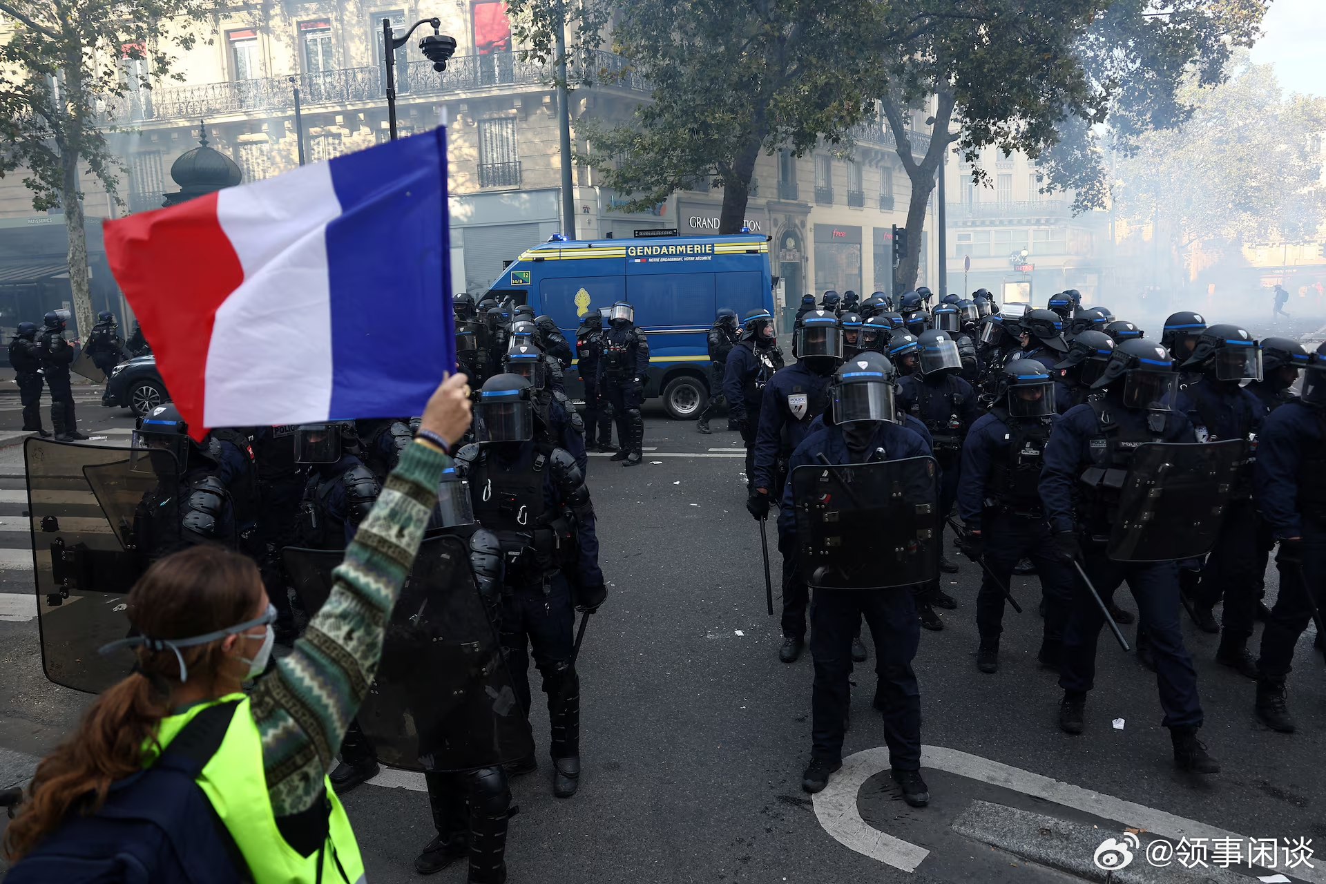 【马克龙誓言不会重蹈覆辙，防止“黄背心”运动再次爆发骚乱】（路透社）——法国总统