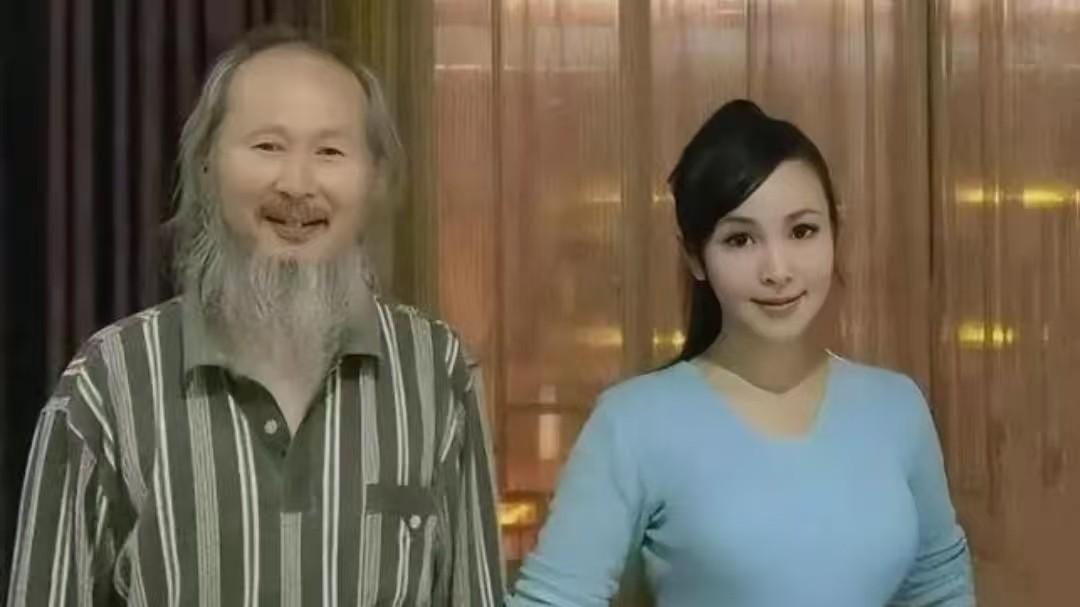 画家让女儿当人体模特，并要求她6年不能恋爱，女儿：我是自愿的 。2009年1月1