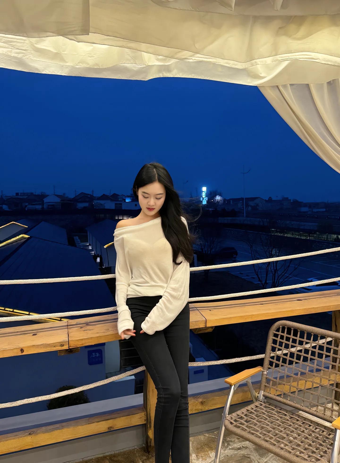 慢下来，听听风的声音，也听听自己的心跳。 