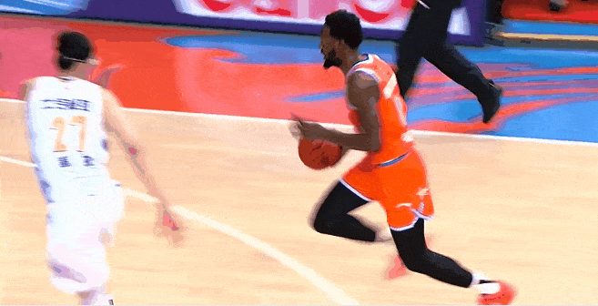 劈头盖脸！马昆杜谈打到周琦：

“我不是故意的。”

“那是顺带的动作。”

“