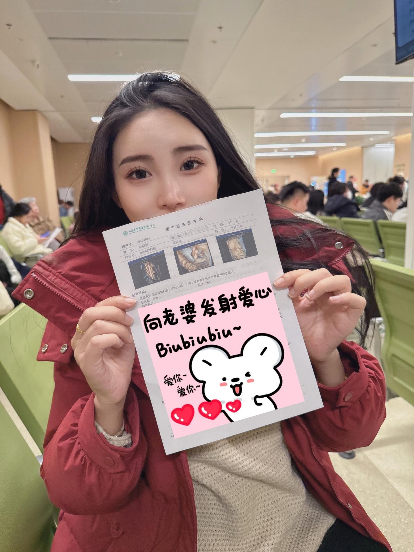 小家伙三进三出才看着你的脸😄