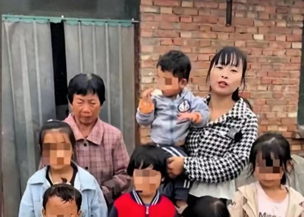 2021年，河南的朱大哥在修拖拉机时被砸身亡。谁知，他妻子不堪重负离家出走。弟媳