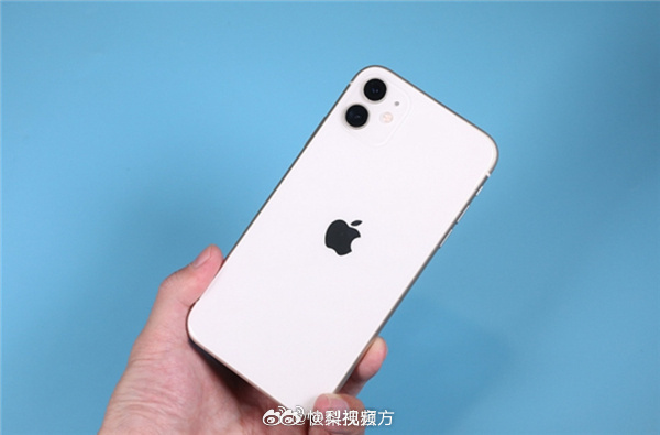 【iPhone4回收价骤降至20元】近日，二手报废手机回收市场近期迎来剧烈价格回
