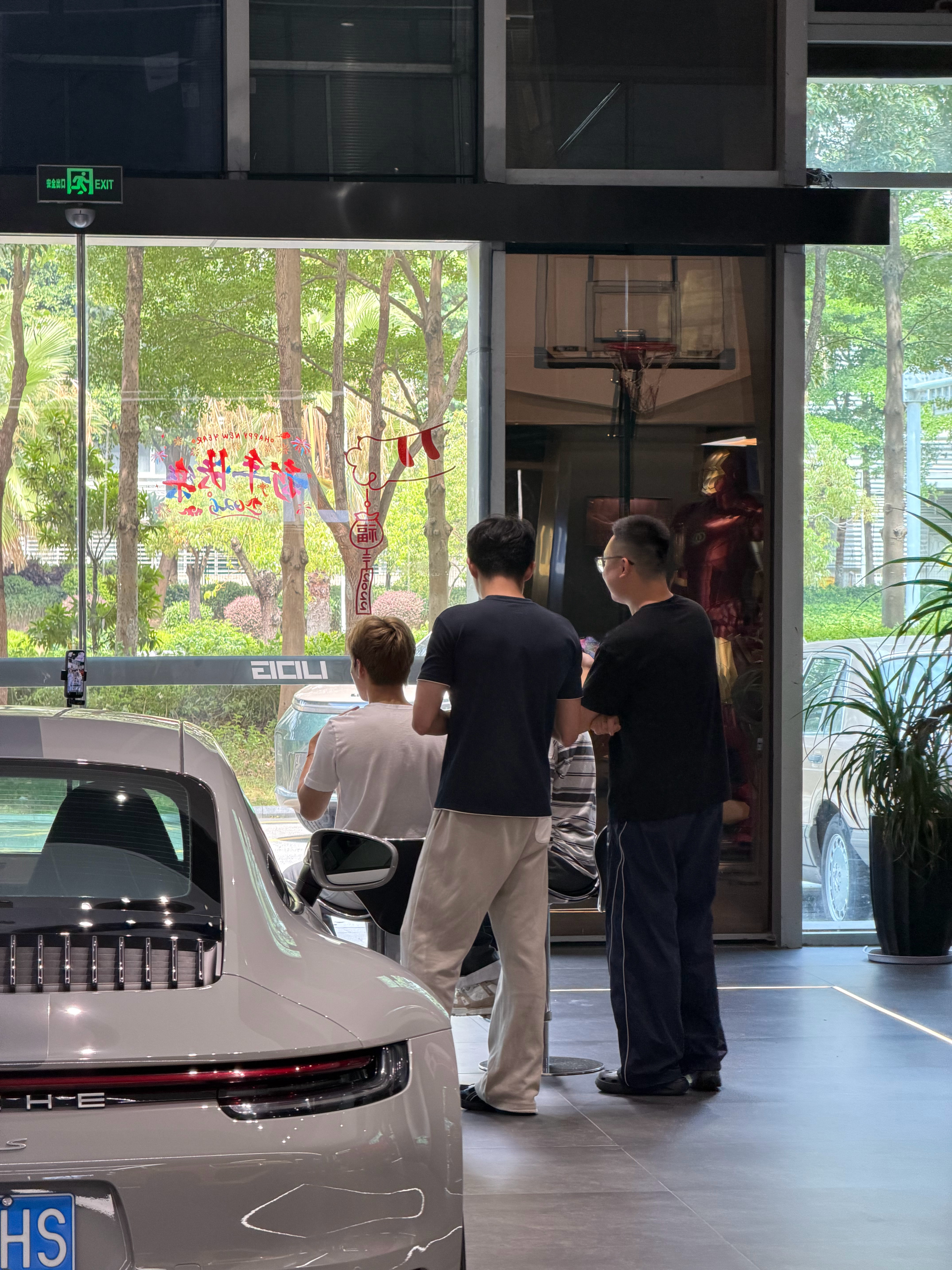 上班上晚了上官已经带着其他人开播了 