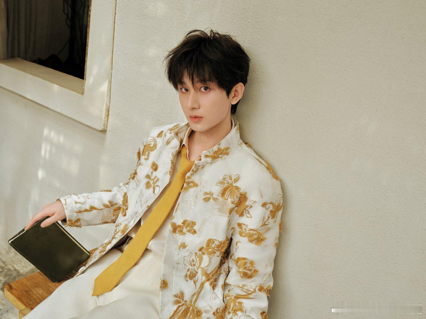 成毅两京十五日cy成毅朱瞻基我正开着灯玩手机，忽然觉得周围都暗了下来，原来是手机