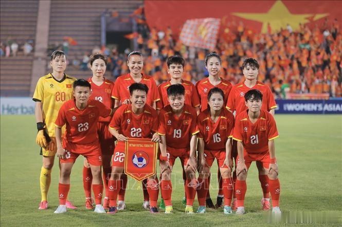 🔴🟡 越南女足队在2025年东南亚联赛上也战胜了泰国队（1-0）。国际足联也