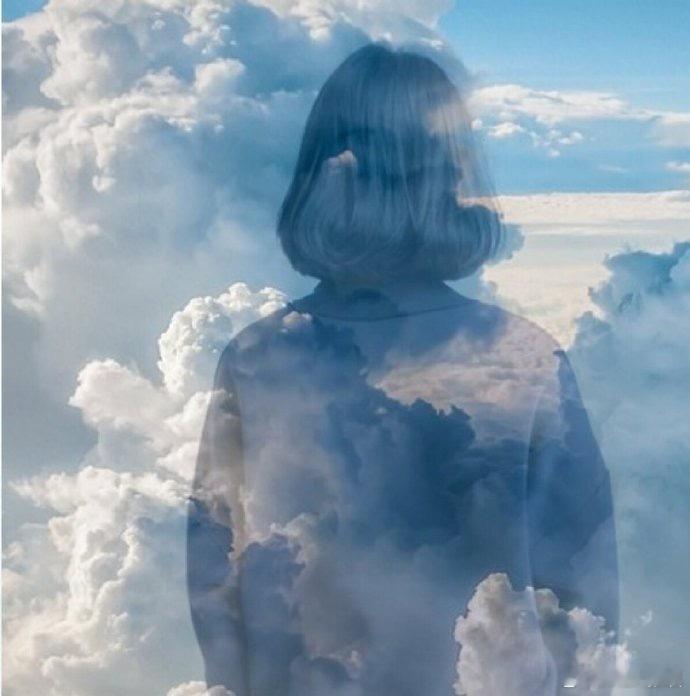 稀里糊涂的开始 不明不白的结束 可笑的是还成了别人口中不三不四的人 人总是一错又