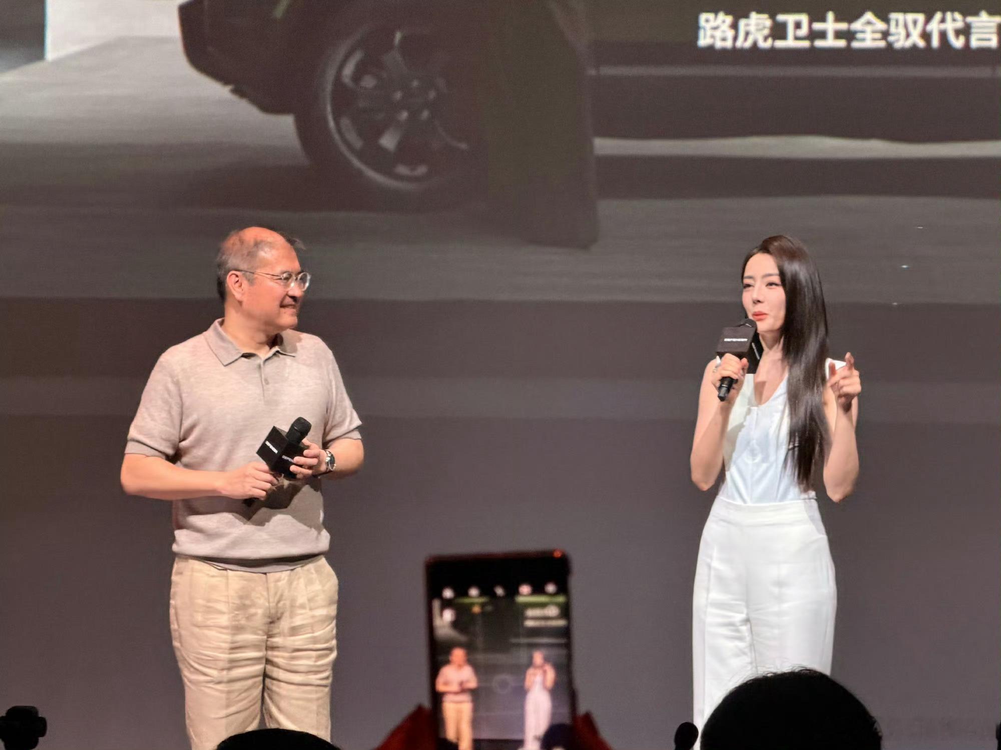 商务官乐得头发都翘起来啦哈哈哈哈哈整晚上的嘴都没合起来吧路虎卫士 X 迪丽热巴事
