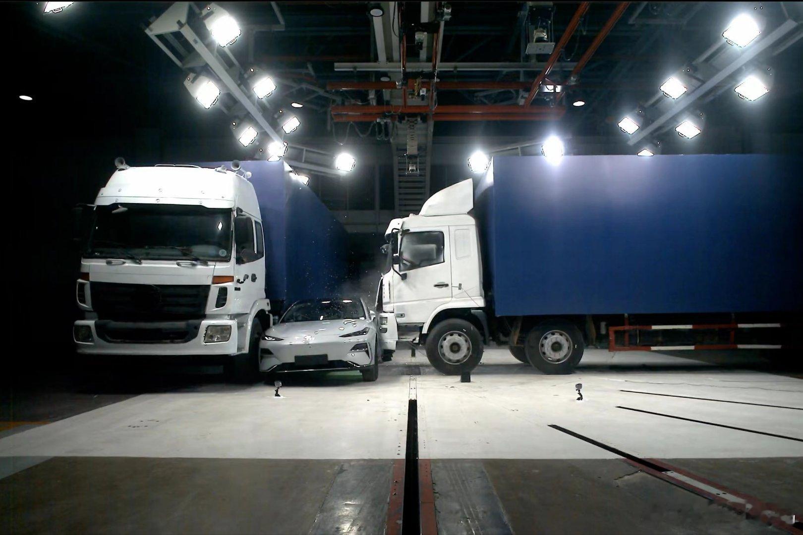 震撼业界！吉星高照，行业首次20吨重卡"魔鬼碰"实验吉利成功完成了。这不仅是生命