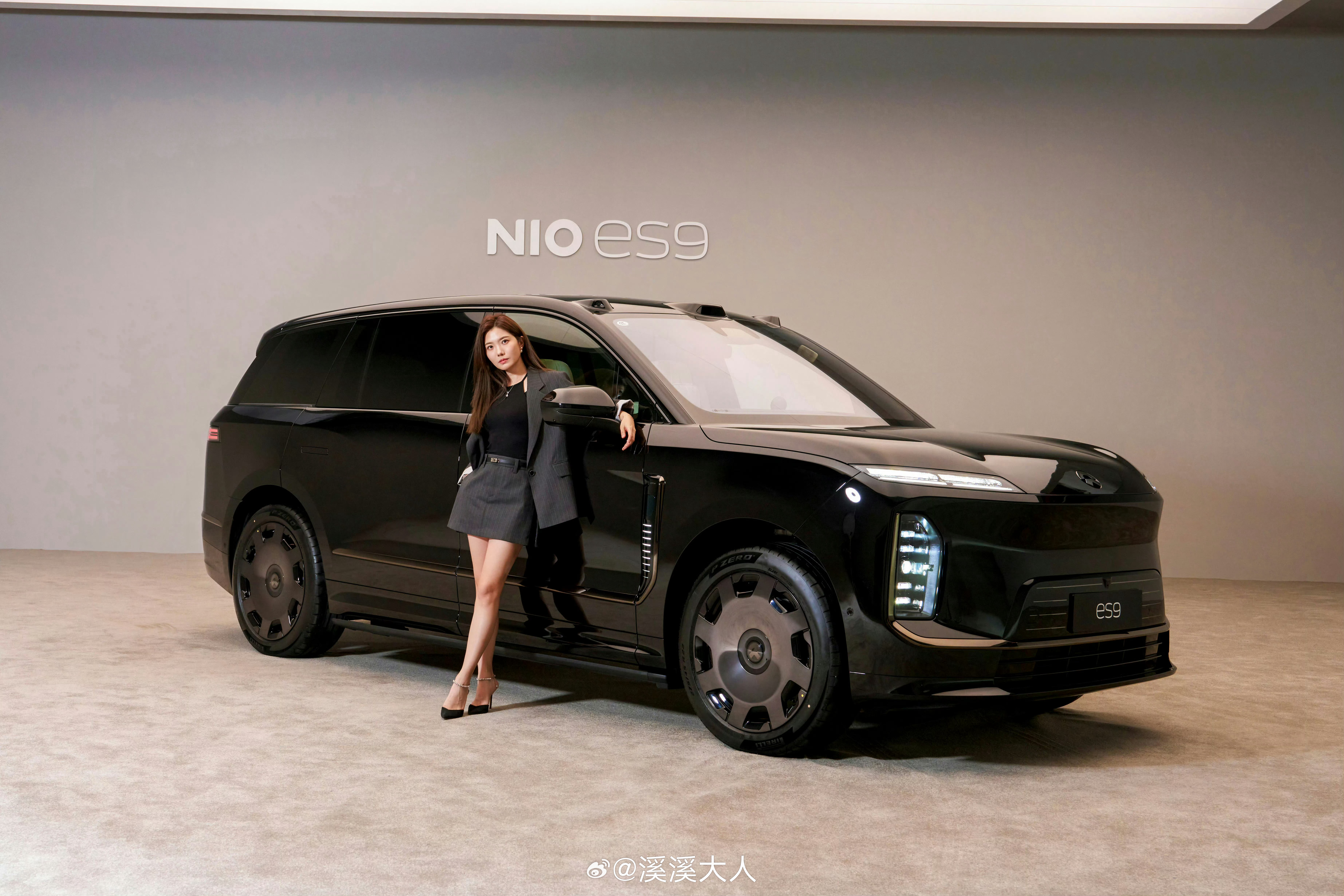 之前聊R7的时候，有提到SUV之间最显眼的区别就是高度，而不是长，『高大威猛』四