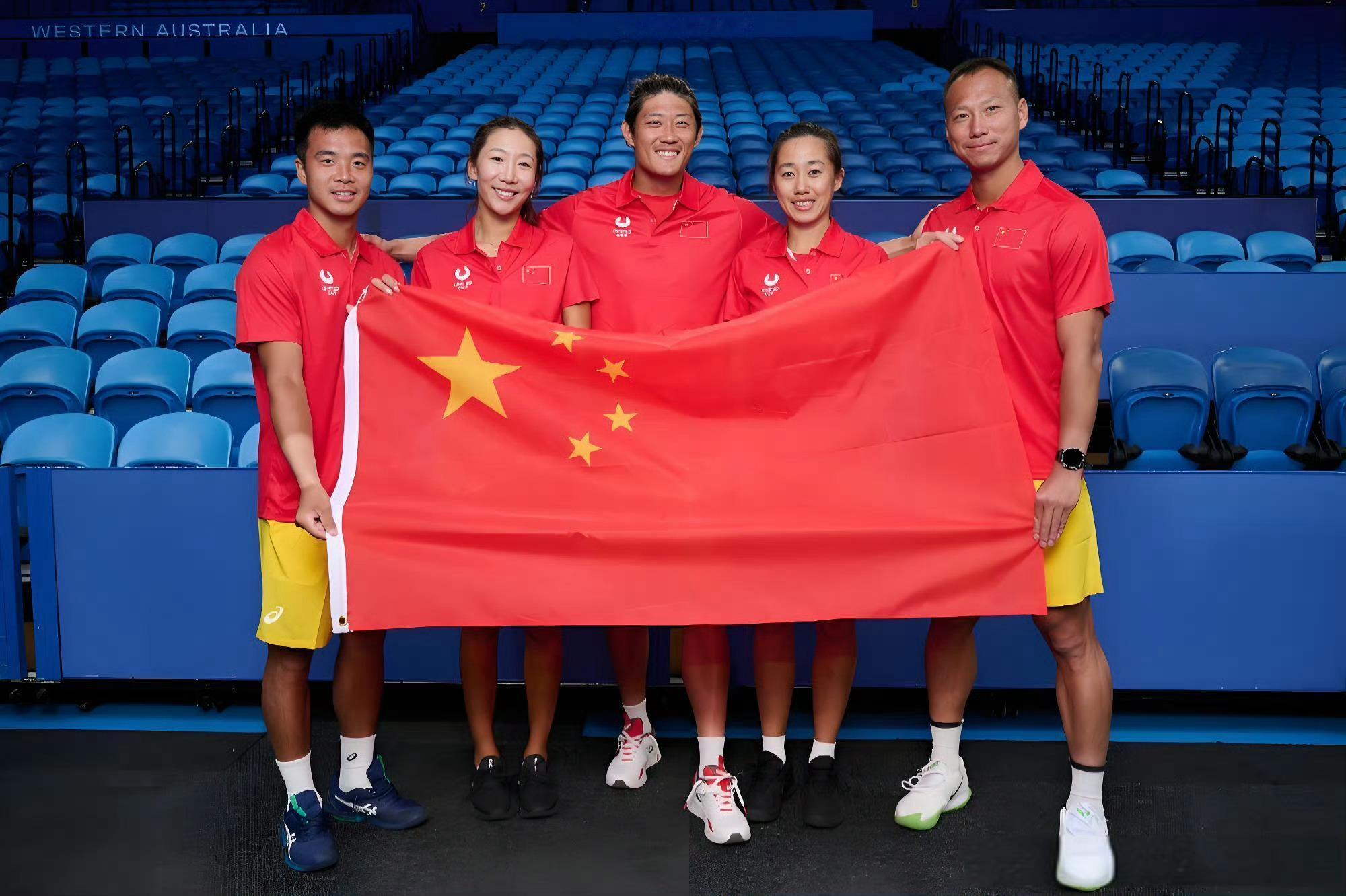2025网球赛季正式启动，下午5点开始，在解说联合杯E组小组赛：中国队vs德国队