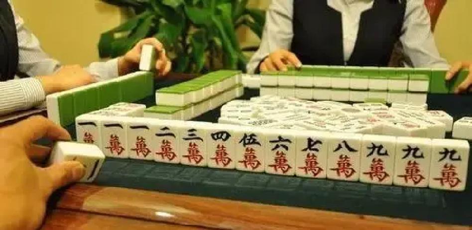 终盘捏着一张牌，汗都出来了？这张牌打出去，80%会点炮。
 
高手防守，从来不是