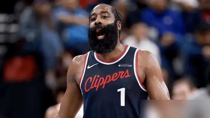 当37岁的杜兰特开始掰着手指头数工龄，那股英雄迟暮的酸腐气隔着屏幕都能熏死人。