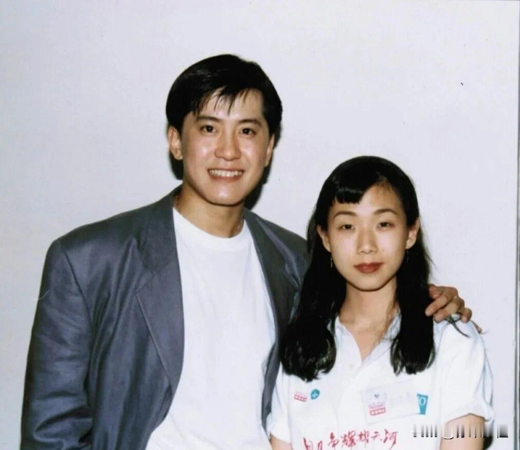 老照片欣赏： 摄于1993年，广州天河；时年24岁的毛宁与时年24岁的林忆莲在名