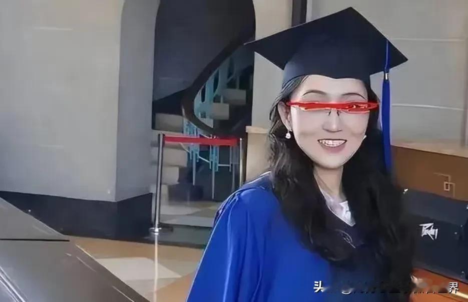 武大图书馆的事情，充满了疑点，一个女生盯着一个男生的私处看了一个多小时，还从桌底