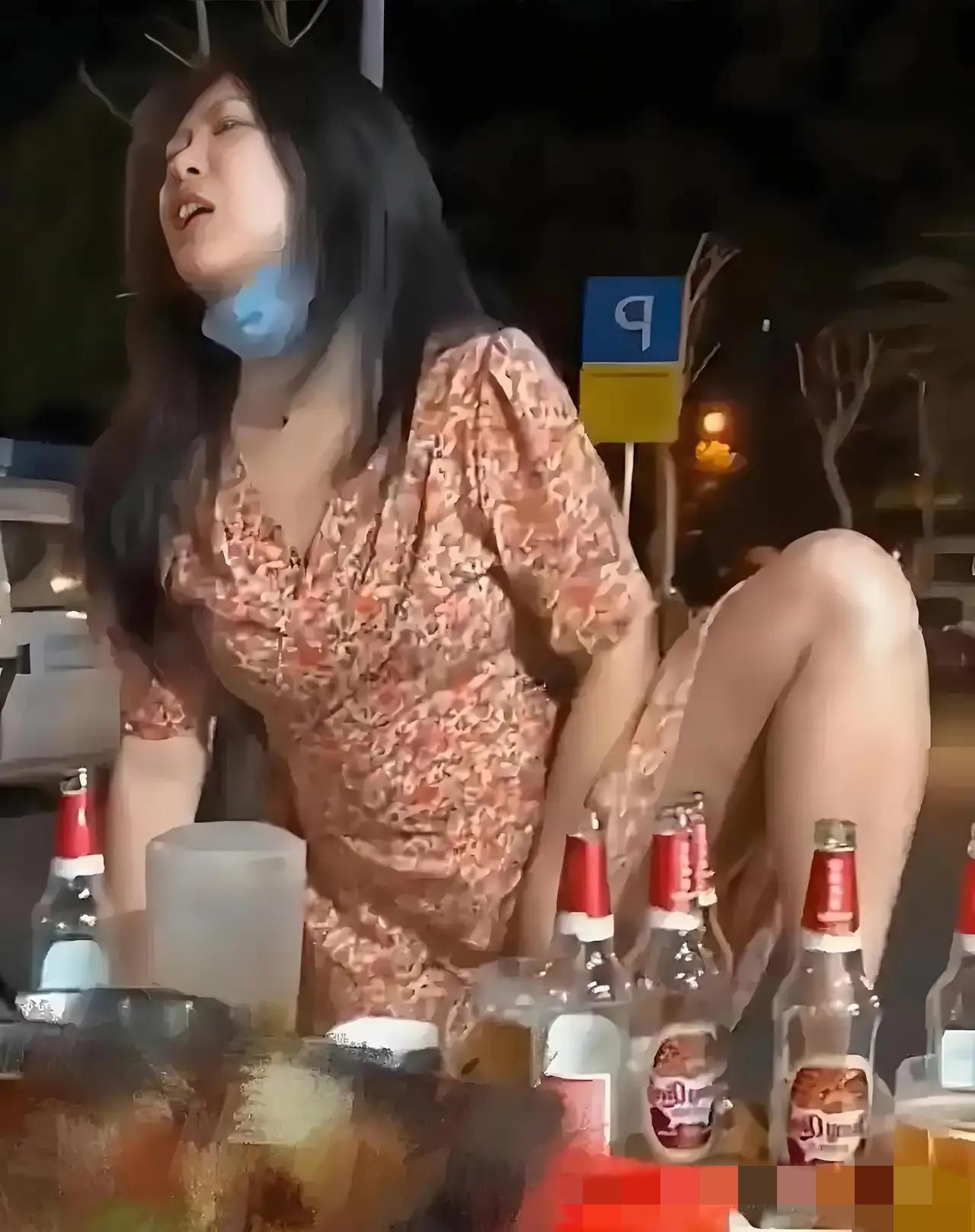 真别喝太多！
喝多了太难受，不管男女都一样
男人喝多了出丑，女人喝多了也一样，